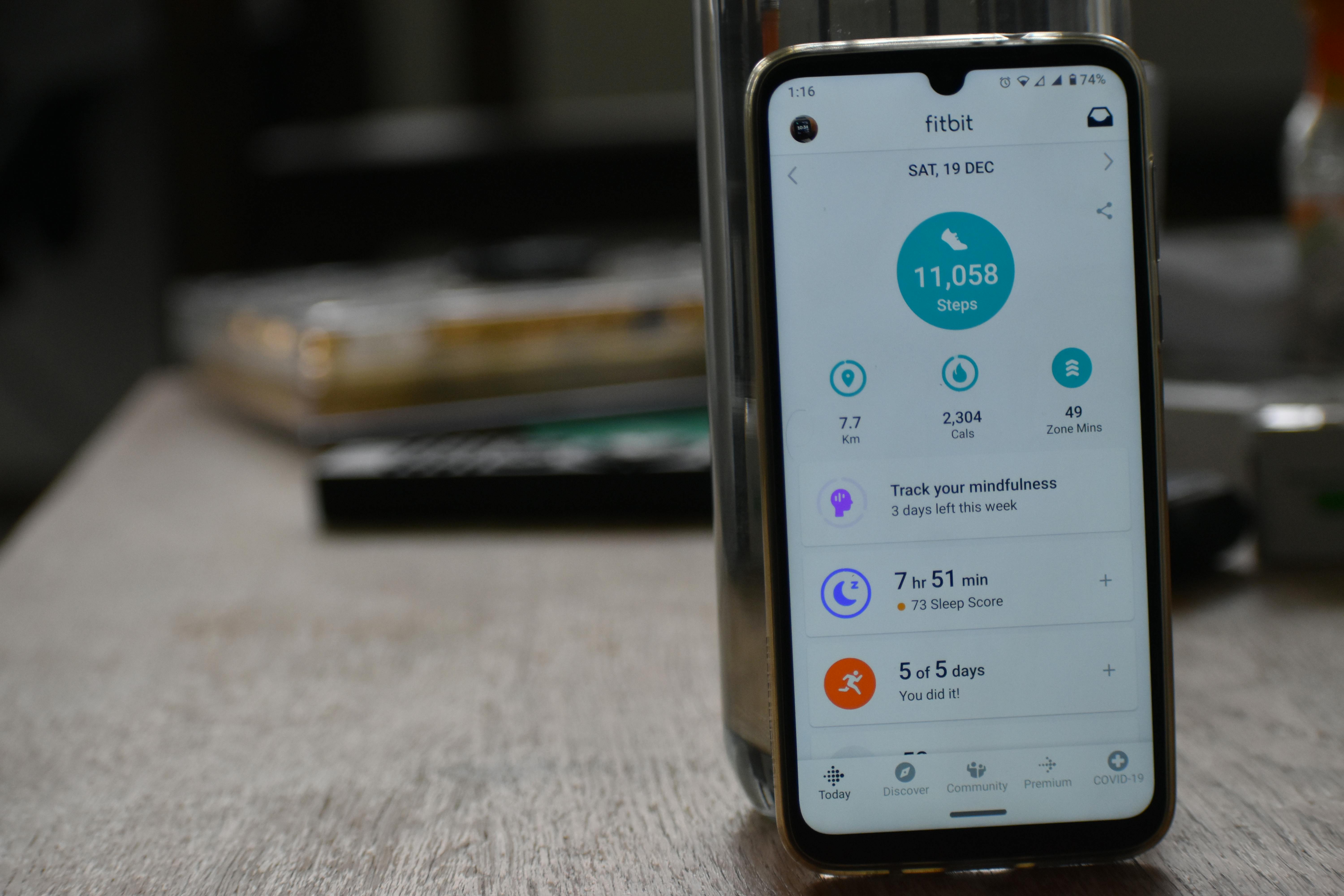 In this blog, learn the pros and cons of fitness coaches and fitness apps